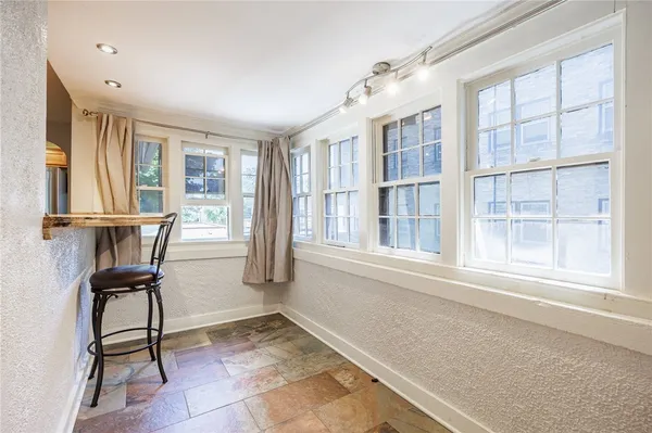 $2,600 | 260 Oxford Street, Unit UP, Rochester, NY 14607