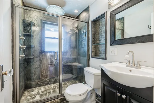 $2,600 | 260 Oxford Street, Unit UP, Rochester, NY 14607