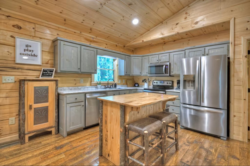 105 Jason Martin Circle Blue Ridge, GA 30513 - Photo 4 of 22