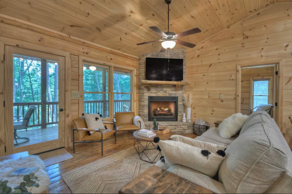 105 Jason Martin Circle Blue Ridge, GA 30513 - Photo 5 of 22