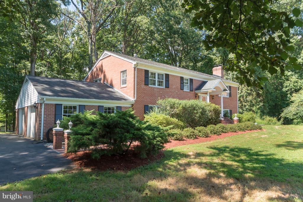 3110 Hunt Road Oakton, VA 22124 - Photo 3 of 28 Exterior (Front)