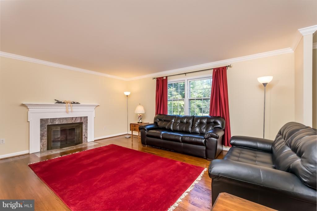 3110 Hunt Road Oakton, VA 22124 - Photo 6 of 28 Living Room