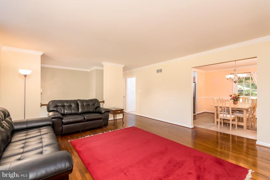 3110 Hunt Road Oakton, VA 22124 - Photo 7 of 28 Interior (General)