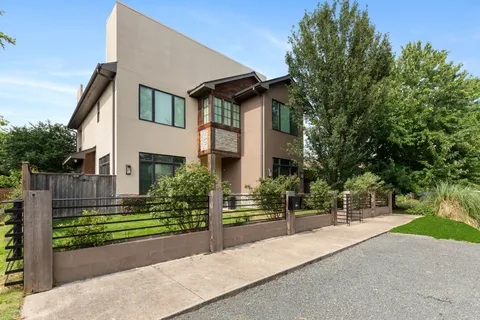 $1,250,000 | 815 East 27th Street, Houston, TX 77009