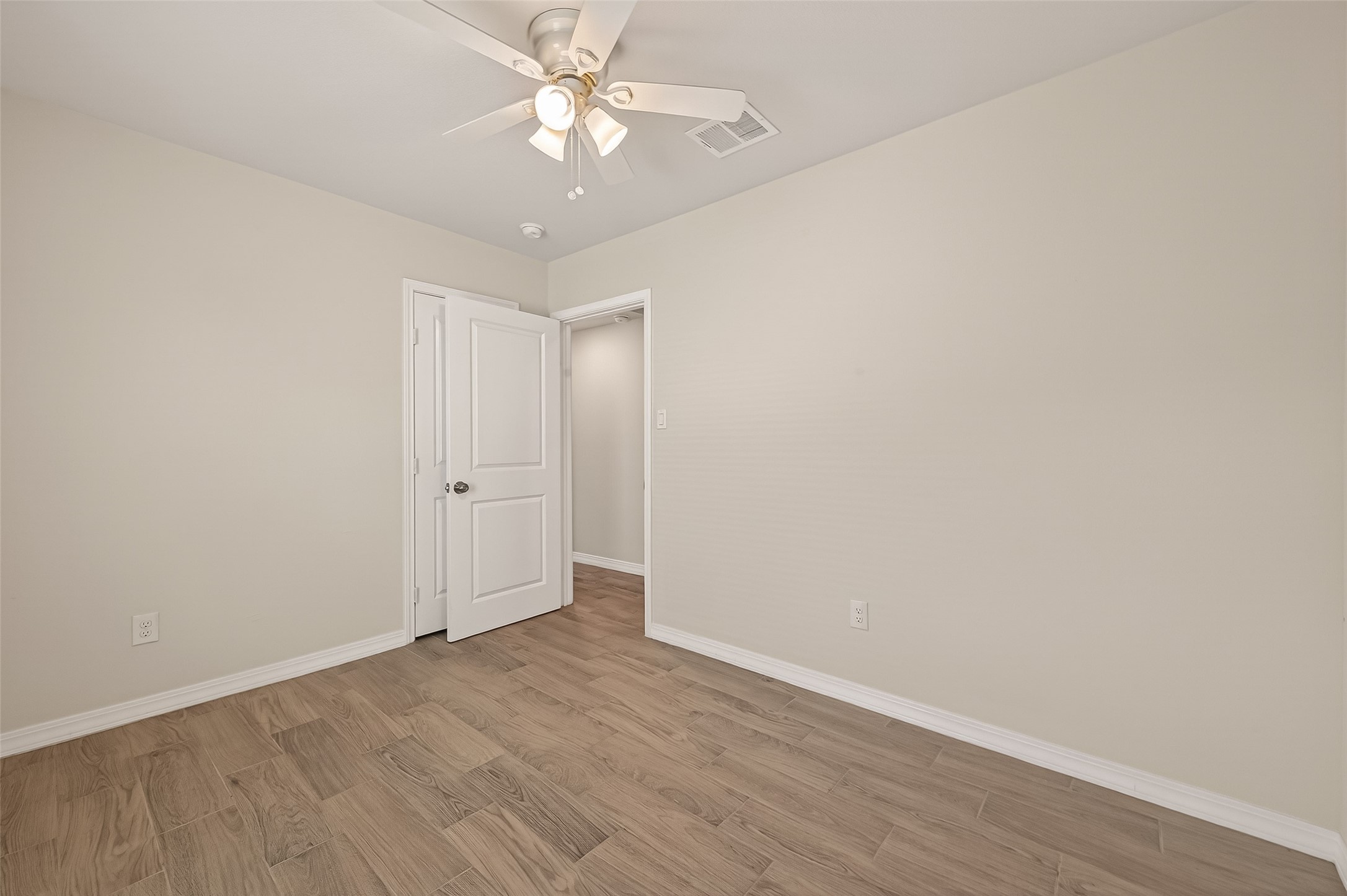 3710 Daphne Street Houston, TX 77021 - Photo 25 of 39 wooden floor in an empty room