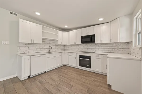 $2,200 | 3710 Daphne Street, Houston, TX 77021