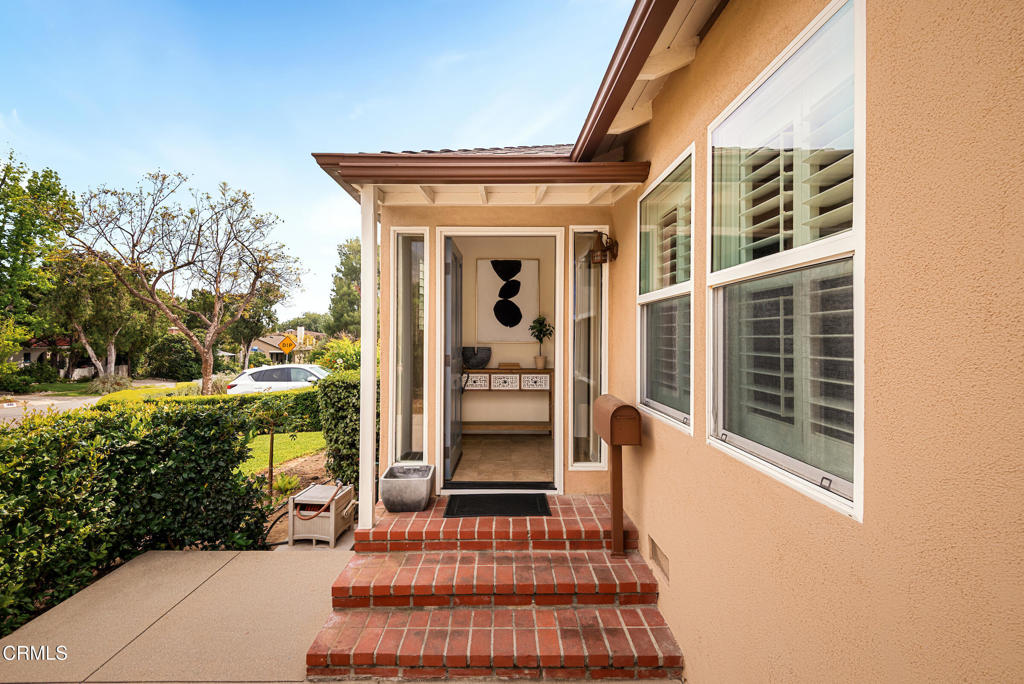 1587 North Harding Avenue Pasadena, CA 91104 - Photo 2 of 37 a front view of a house with a yard