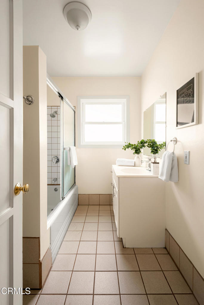 1587 North Harding Avenue Pasadena, CA 91104 - Photo 21 of 37 a room with a washing machine and sink