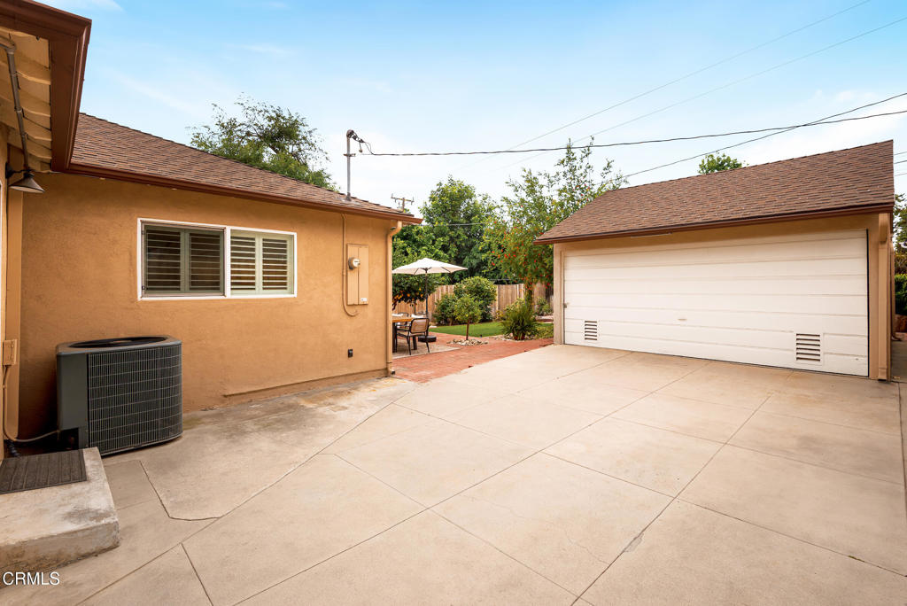 1587 North Harding Avenue Pasadena, CA 91104 - Photo 29 of 37 a view of a house with a outdoor space