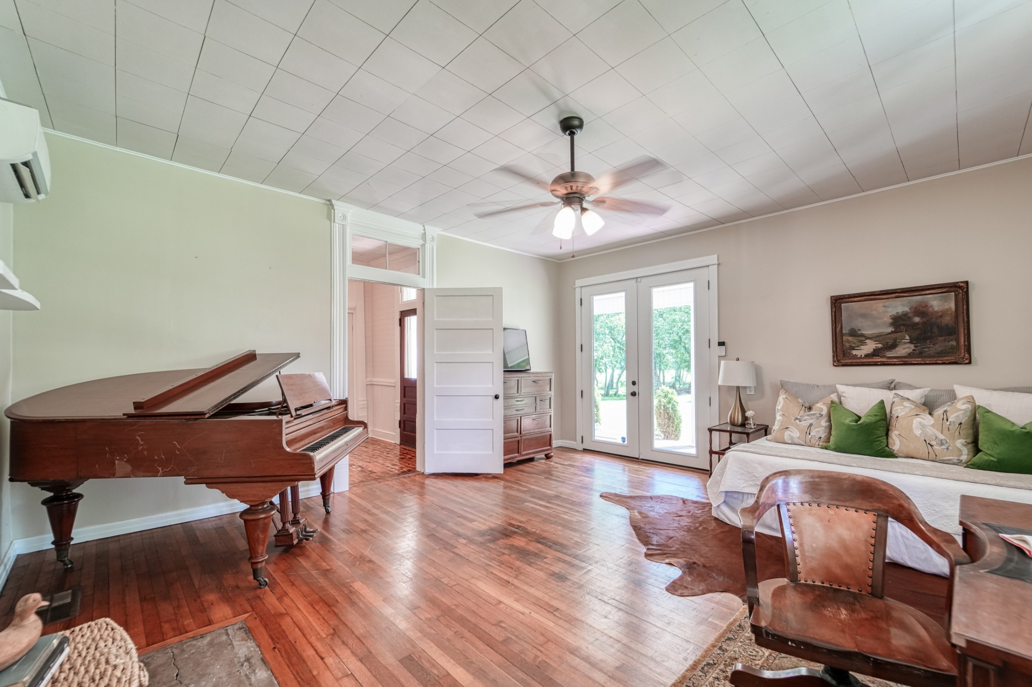 5829 County Road 6 Florence, AL 35633 - Photo 13 of 32 a living room with furniture and wooden floor