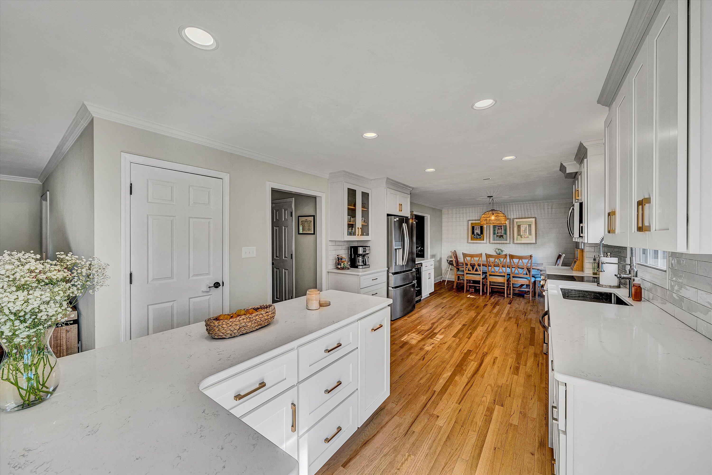 5114 Huntridge Road Roanoke, VA 24012 - Photo 4 of 40 10-VM-06531