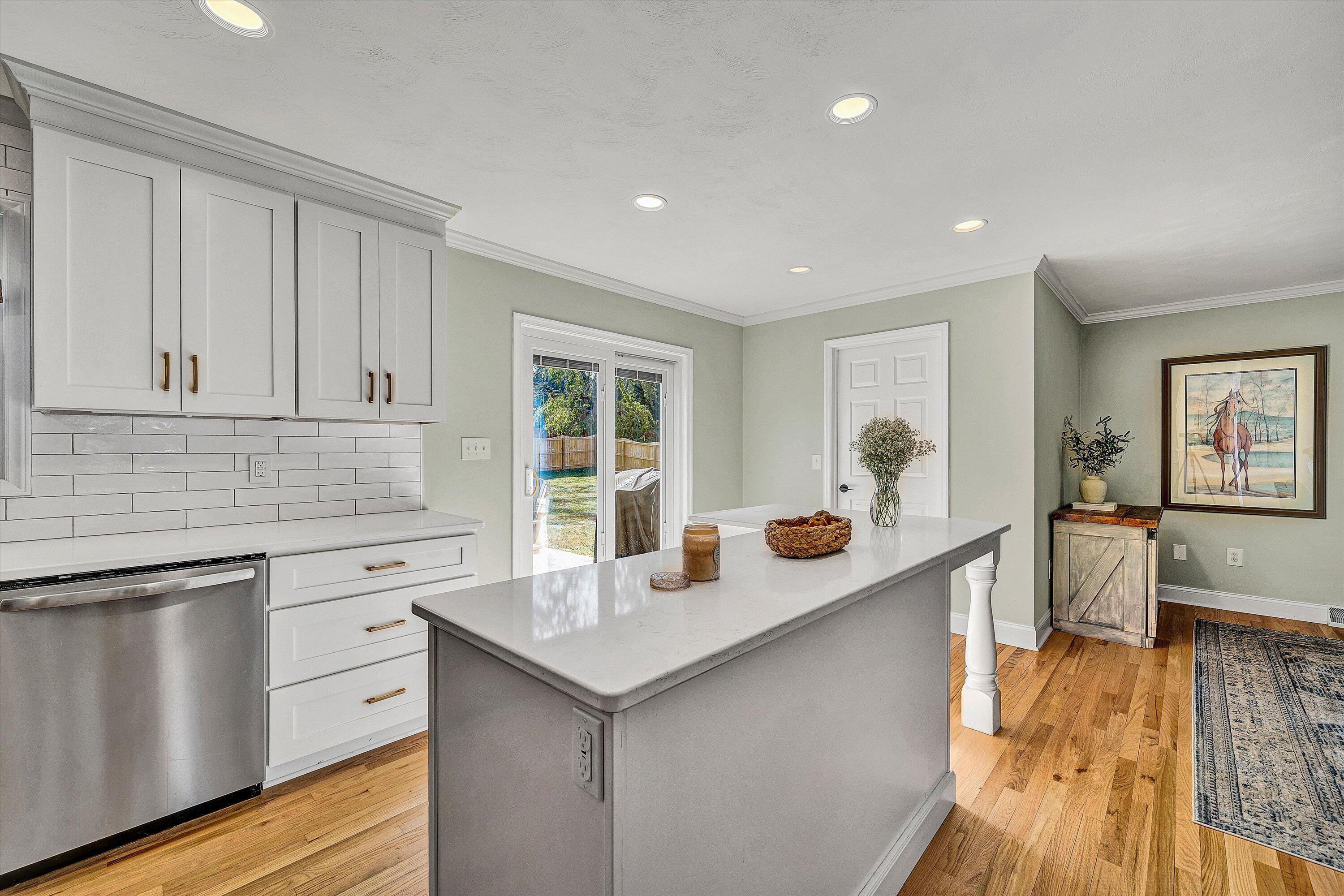 5114 Huntridge Road Roanoke, VA 24012 - Photo 5 of 40 11-VM-06526