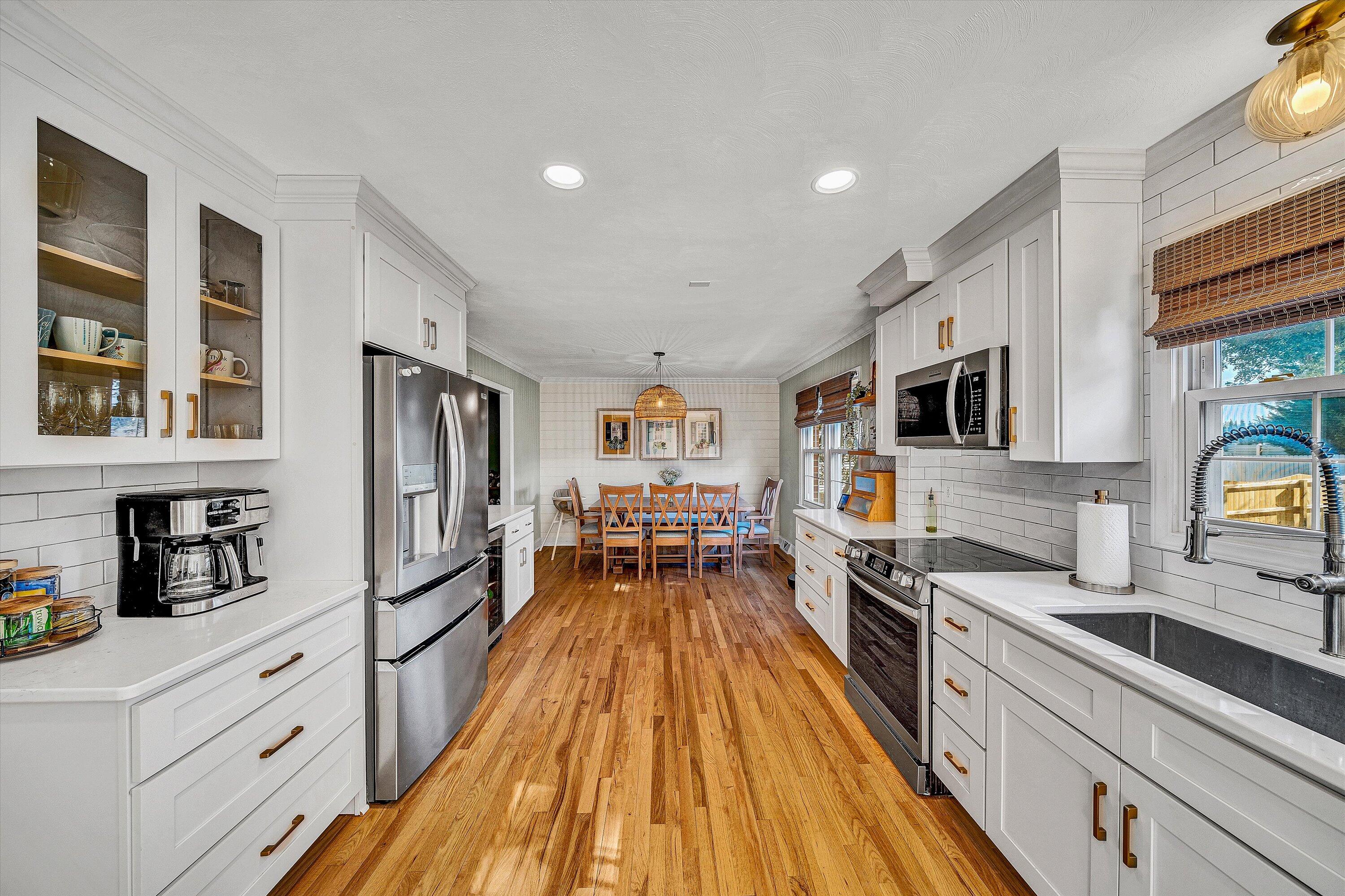 5114 Huntridge Road Roanoke, VA 24012 - Photo 6 of 40 12-VM-06536