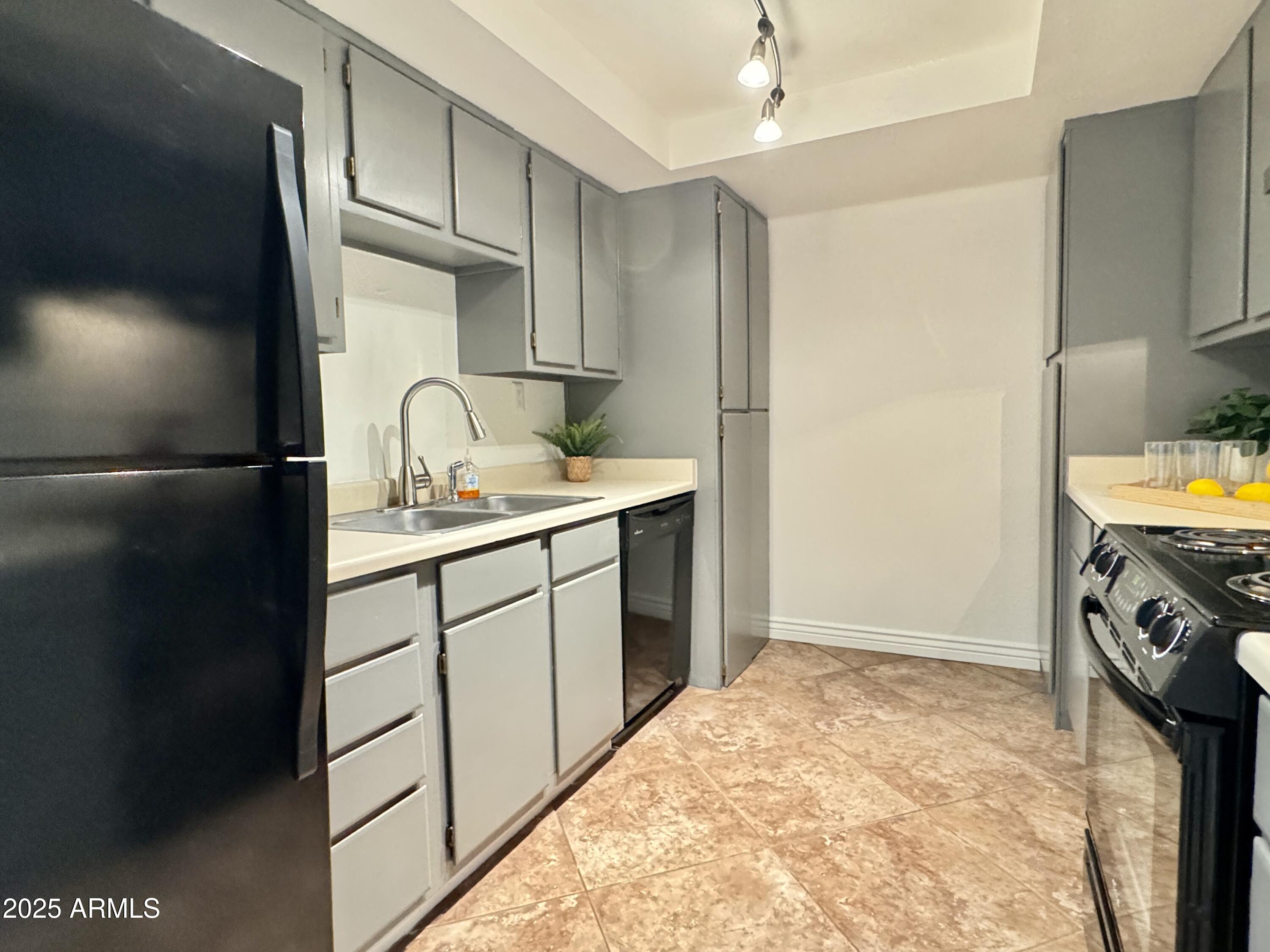 3825 East Camelback Road, Unit 292 Phoenix, AZ 85018 - Photo 8 of 30 DB9CA9EB-5B08-49D6-86E6-0C85DBDCF9B2_1_2