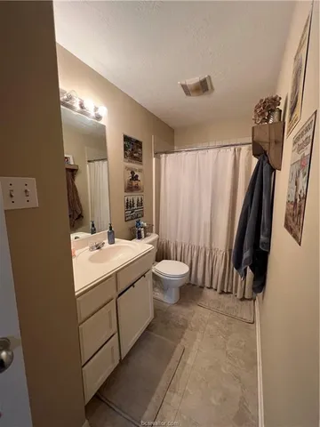 $2,200 | 11347 North Dowling Road, College Station, TX 77845