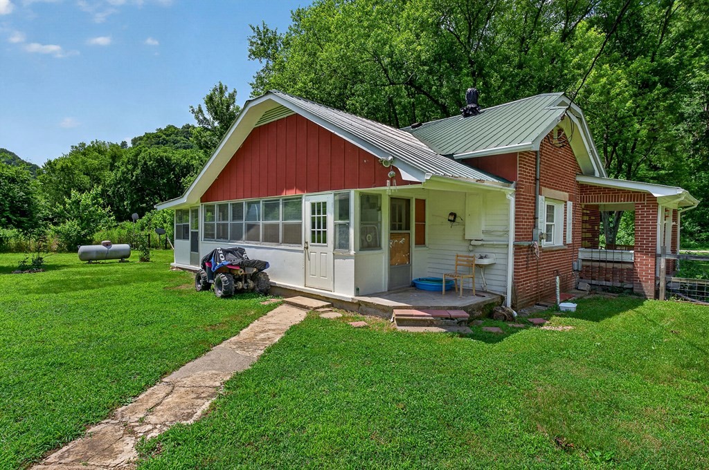 747 Hunting Creek Road Whitleyville, TN 38588 - Photo 29 of 33