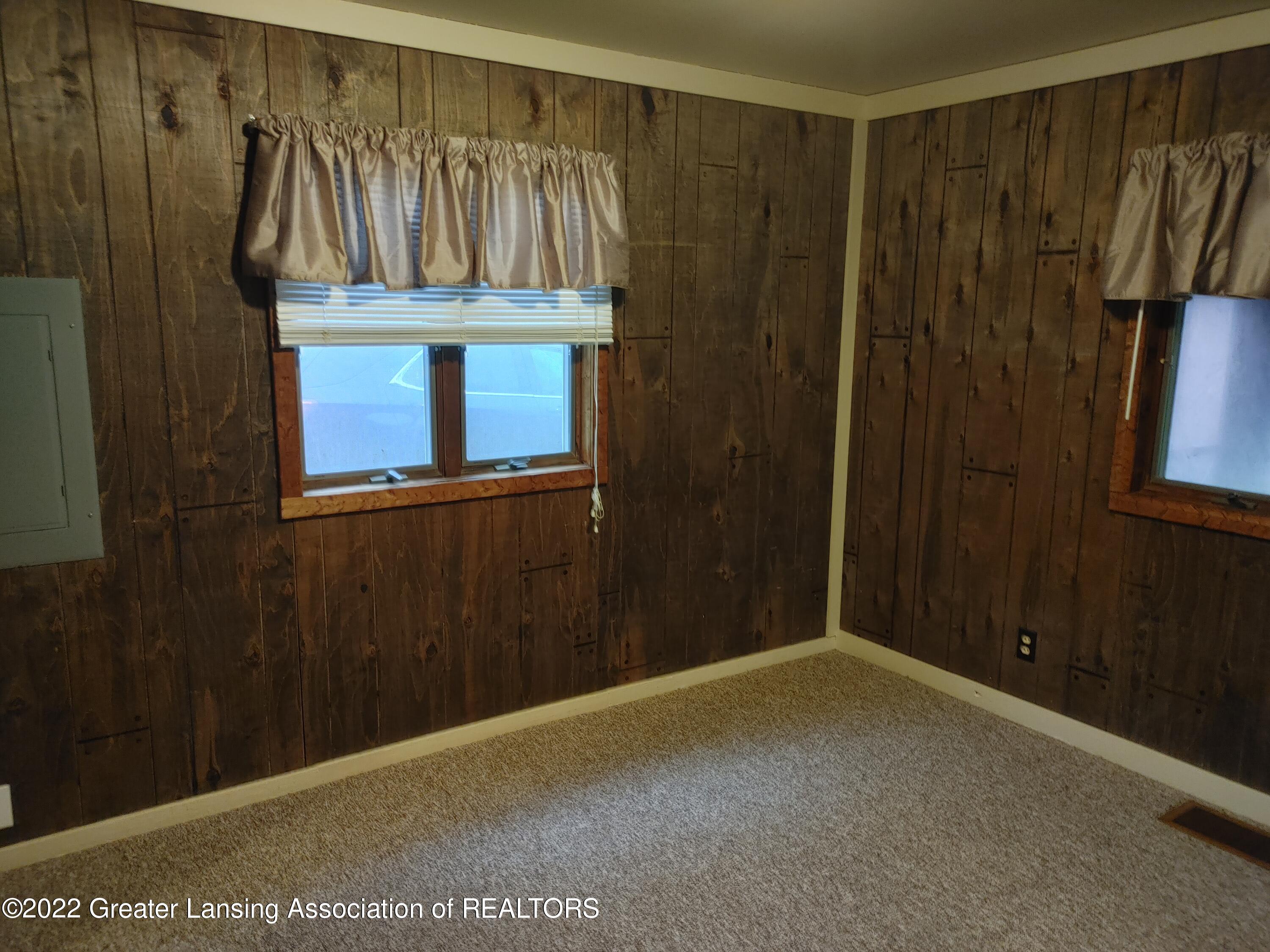 10571 Royston Road Grand Ledge, MI 48837 - Photo 3 of 10 1117211147_HDR