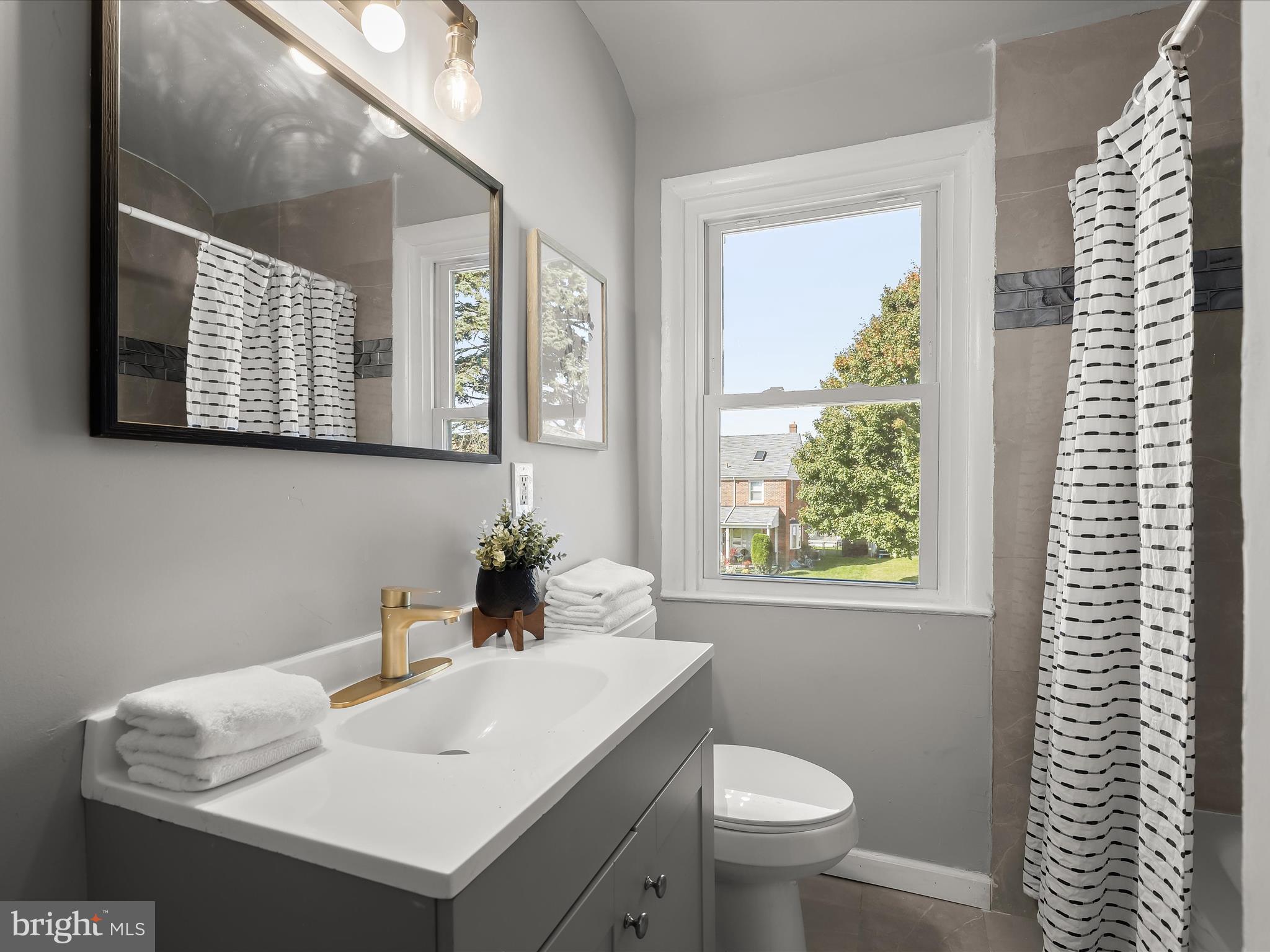 6119 Edlynne Road Baltimore, MD 21239 - Photo 17 of 37 Upper Level Full Bathroom