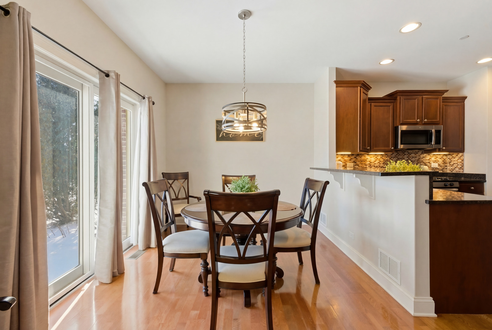 317 Nicole Way Itasca, IL 60143 - Photo 11 of 36 a dining room with furniture and window