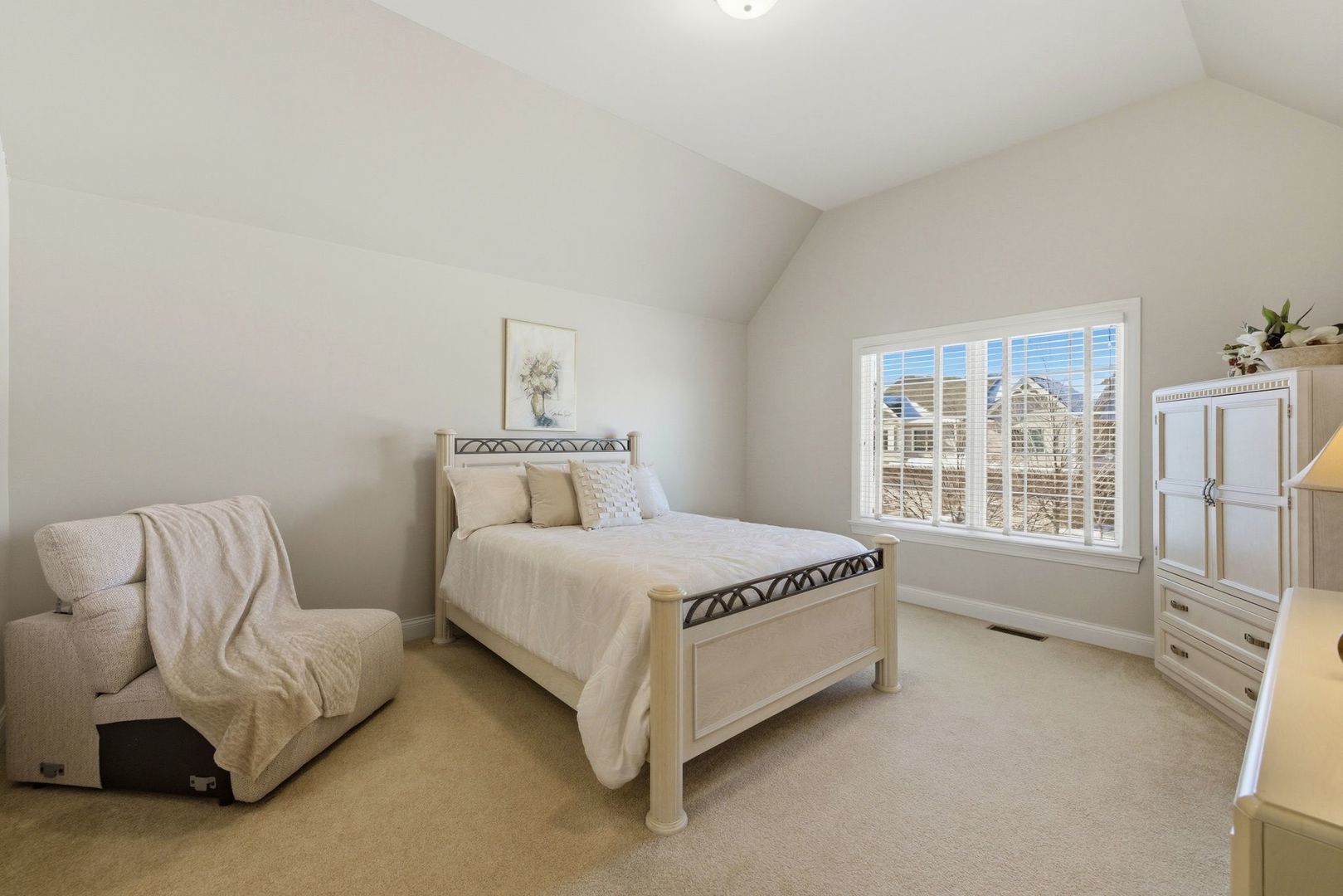 317 Nicole Way Itasca, IL 60143 - Photo 15 of 36 a spacious bedroom with a bed and a couch