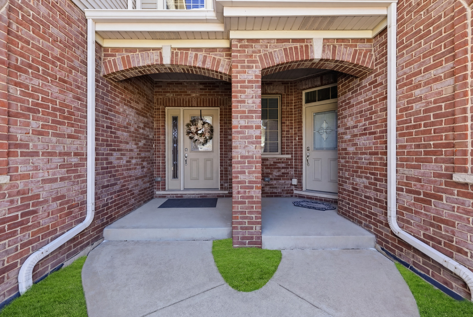 317 Nicole Way Itasca, IL 60143 - Photo 2 of 36 a front view of a house with garden