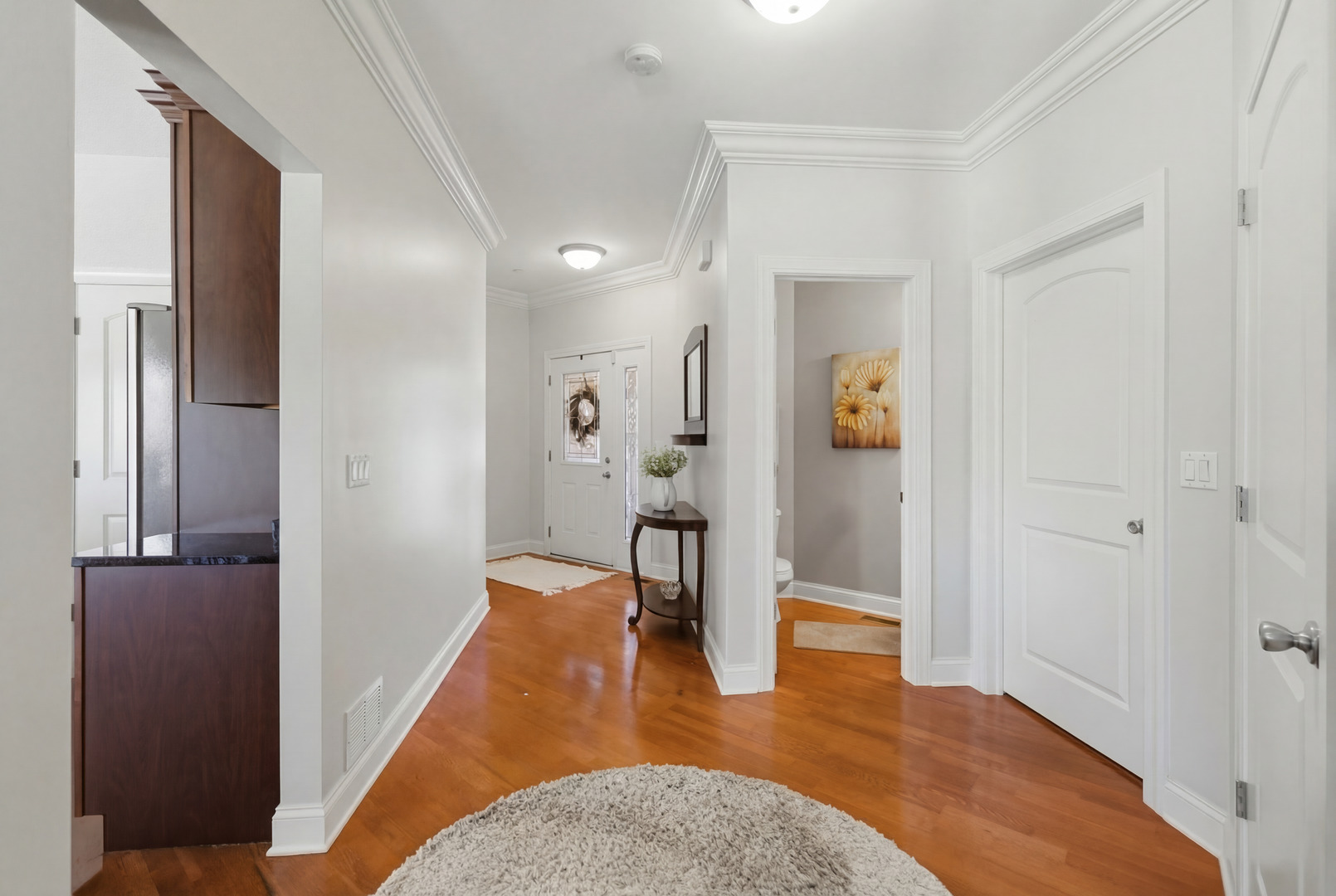 317 Nicole Way Itasca, IL 60143 - Photo 4 of 36 a view of a living room