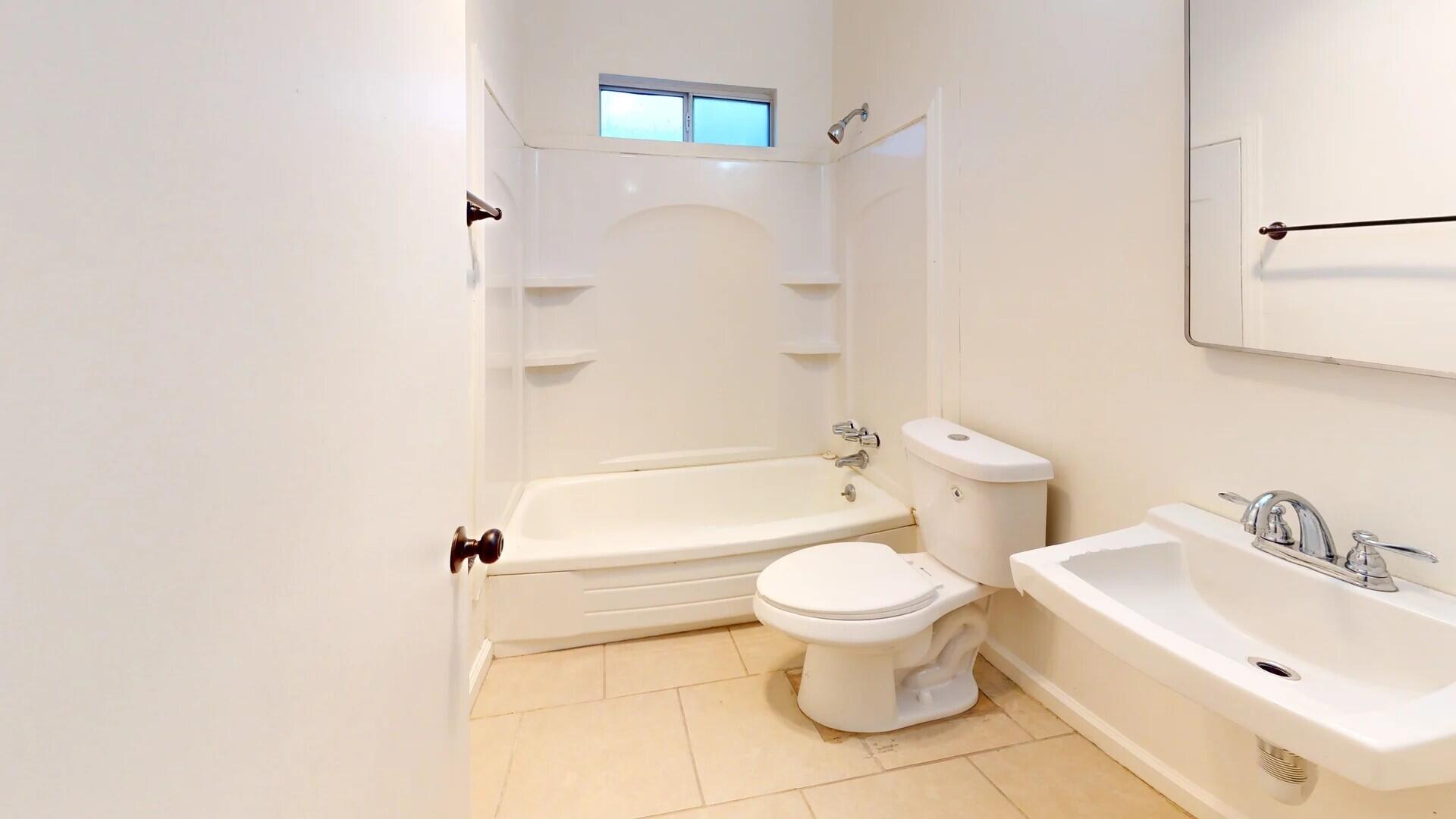 1553 Riverside Drive Redding, CA 96001 - Photo 11 of 51 Unit 2 Bathroom