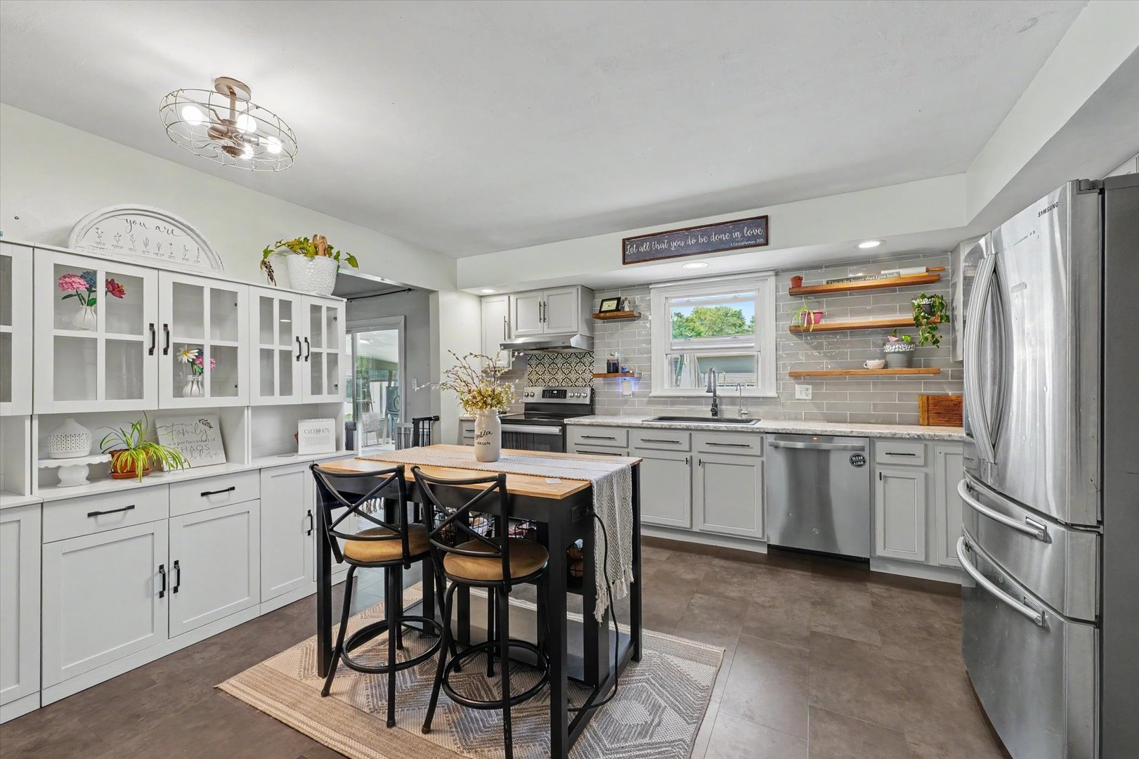 1202 Robin Road Mahomet, IL 61853 - Photo 9 of 36
