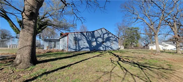 $70,000 | 1001 North Main Street, Yates Center, KS 66783