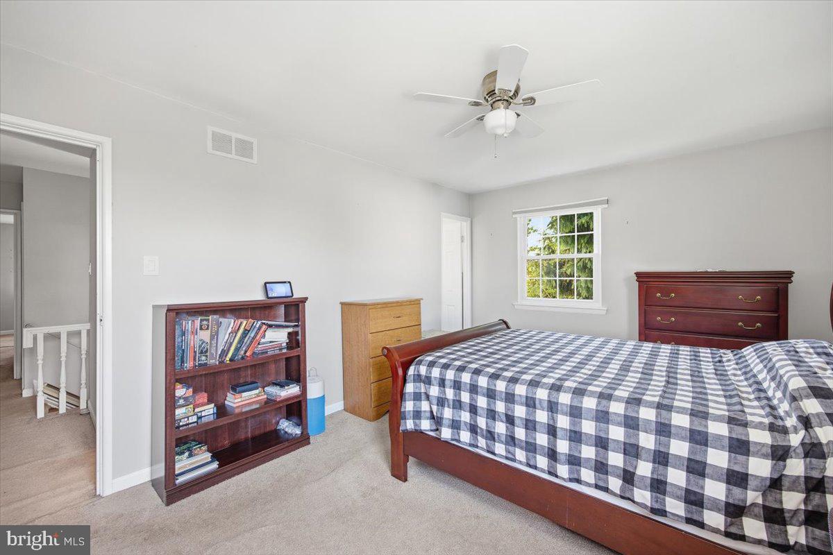 10882 Knights Road Philadelphia, PA 19154 - Photo 16 of 33 Main Bedroom