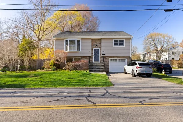 $4,250 | 132 Ruggles Avenue, Newport, RI 02840