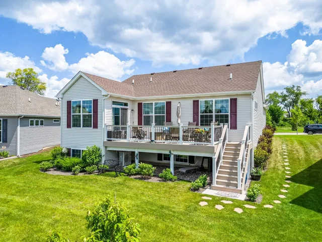 $465,000 | 2032 Wentworth Drive, Volo, IL 60020