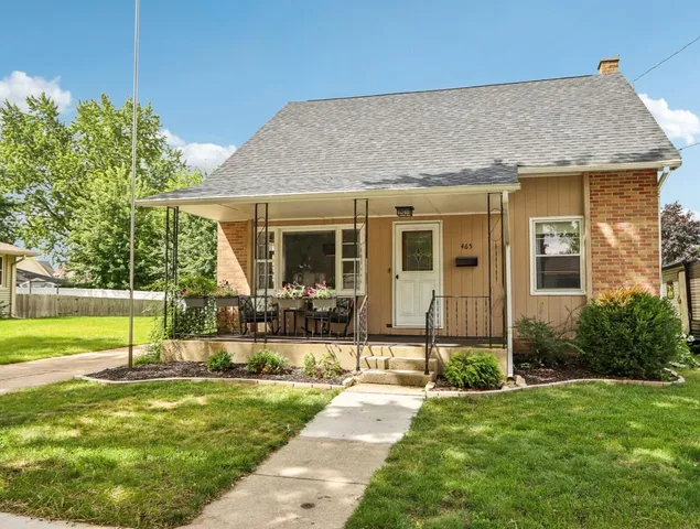 $329,999 | 465 Hawthorne Street, Burlington, WI 53105