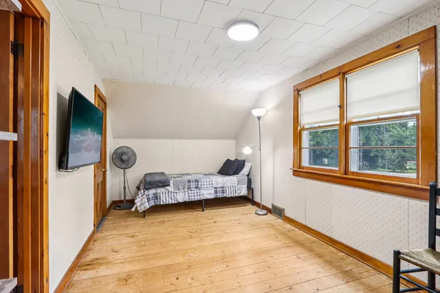 $329,999 | 465 Hawthorne Street, Burlington, WI 53105