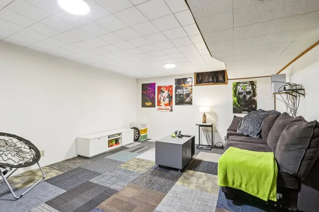 $329,999 | 465 Hawthorne Street, Burlington, WI 53105