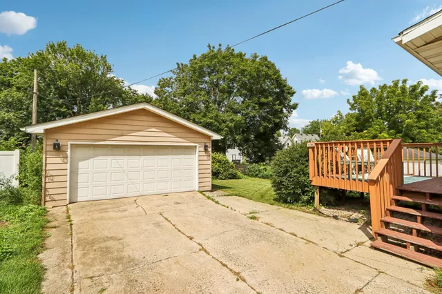 $329,999 | 465 Hawthorne Street, Burlington, WI 53105