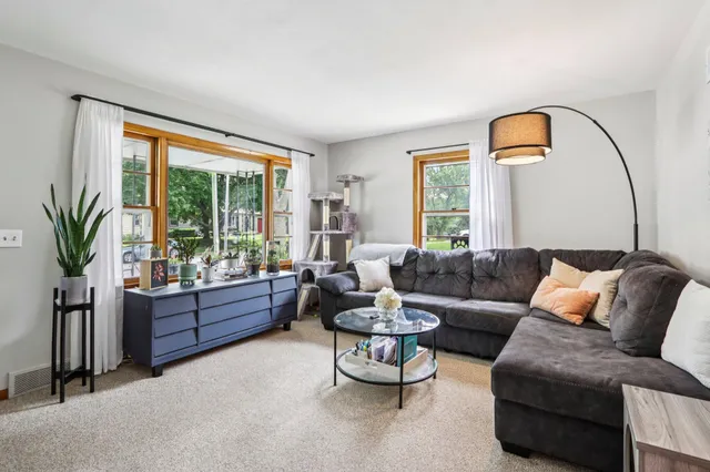 $329,999 | 465 Hawthorne Street, Burlington, WI 53105