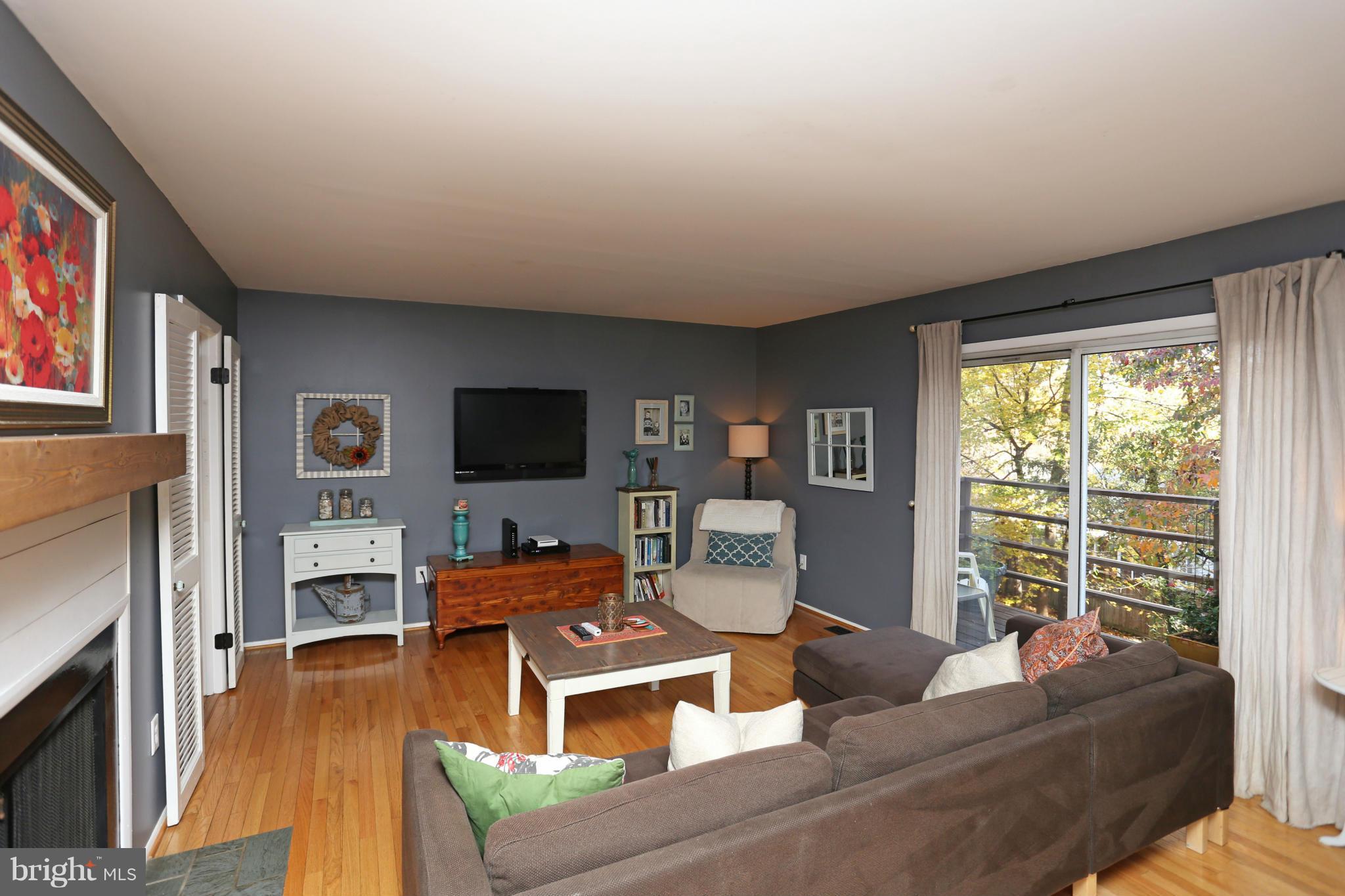 422 Colonial Ridge Lane Arnold, MD 21012 - Photo 9 of 30 Living Room