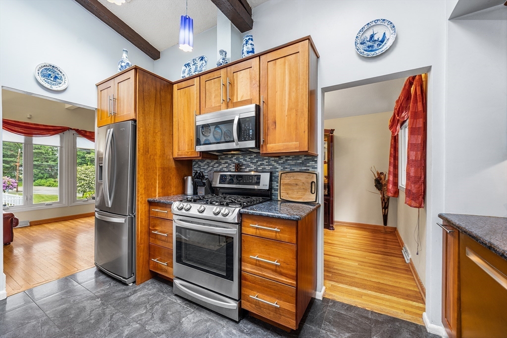 27 Randy Road Framingham, MA 01701 - Photo 8 of 42