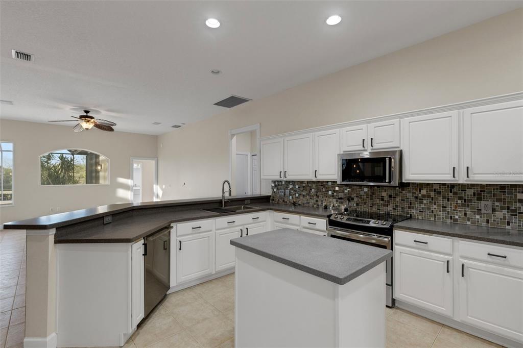 11011 Hyacinth Place Lakewood Ranch, FL 34202 - Photo 35 of 78