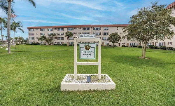 $90,000 | 9950 62nd Avenue North, Unit 315, St. Petersburg, FL 33708