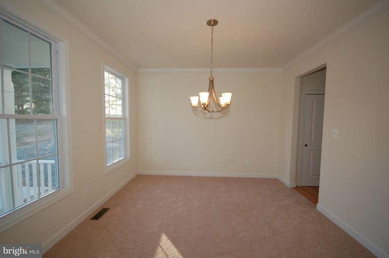 19613 Airmont Road Round Hill, VA 20141 - Photo 3 of 18 Dining Room