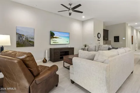$925,000 | 6610 East Marisa Lane, Phoenix, AZ 85054