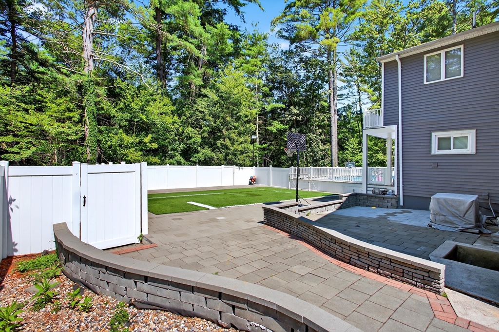 63 Outlook Road North Billerica, MA 01862 - Photo 26 of 31 Gallery Image 26