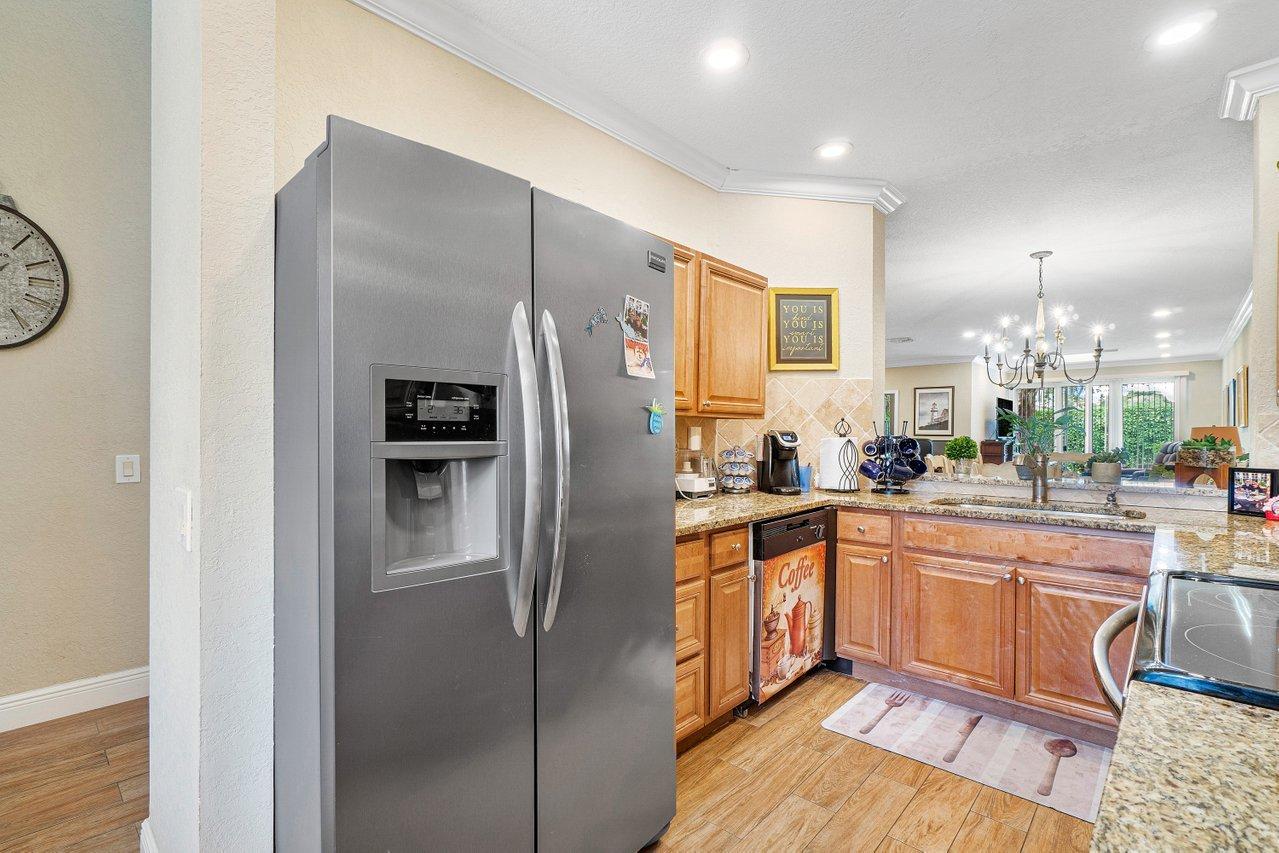 6682 Via Regina Boca Raton, FL 33433 - Photo 11 of 27 023-6682ViaRegina-BocaRaton-FL-33433-SMA