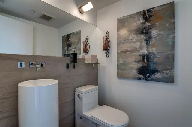 $2,895 | 4242 Lomo Alto Drive, Unit N96, Highland Park, TX 75219