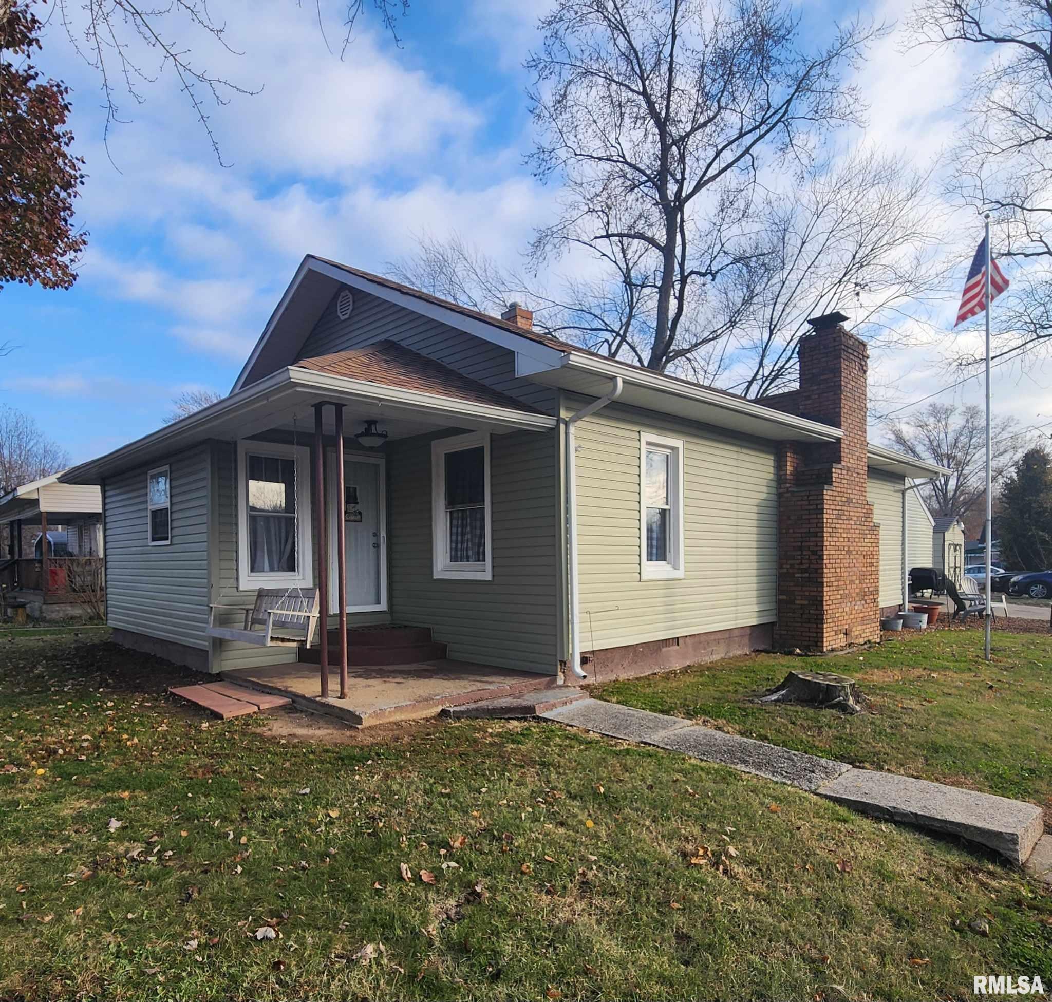 1102 Grayson Street Benton, IL 62812 - Photo 1 of 26 Gallery Image 1