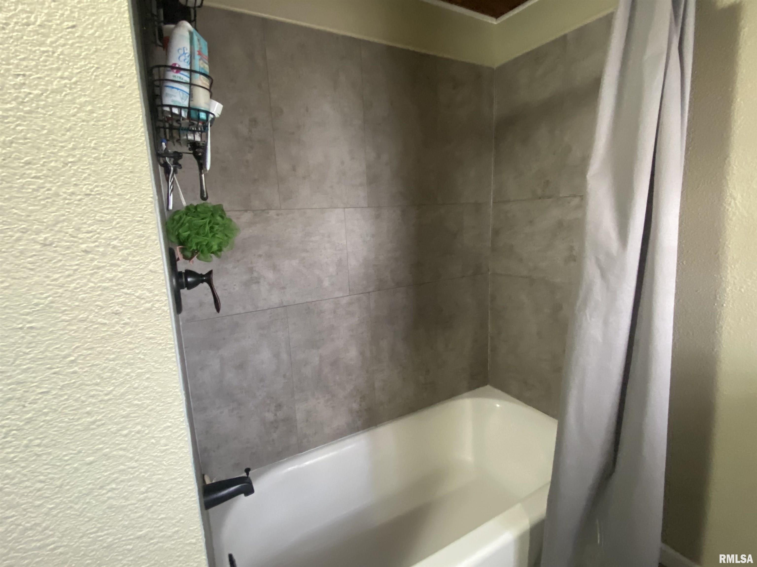 1102 Grayson Street Benton, IL 62812 - Photo 15 of 26 Gallery Image 15
