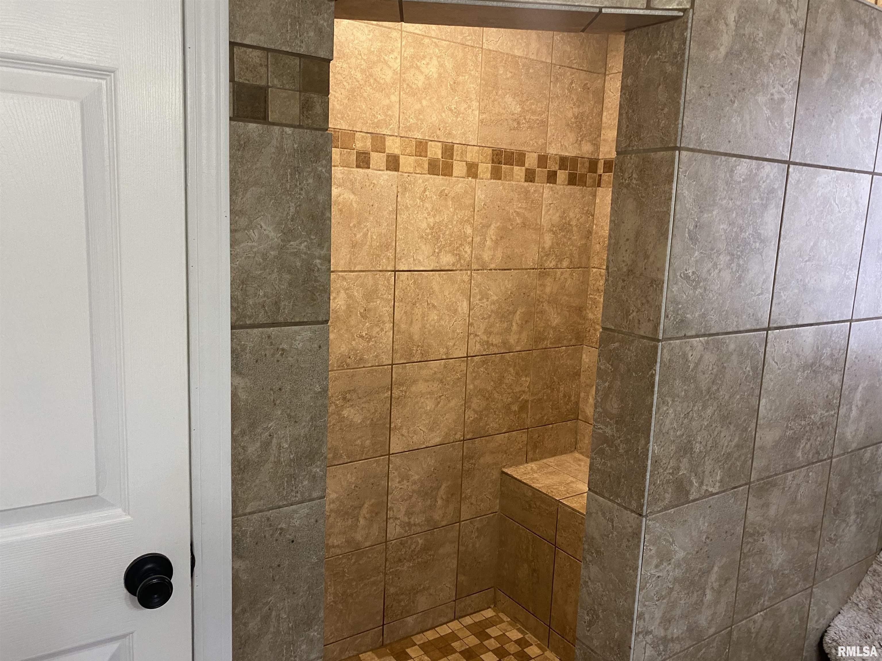 1102 Grayson Street Benton, IL 62812 - Photo 20 of 26 Gallery Image 20