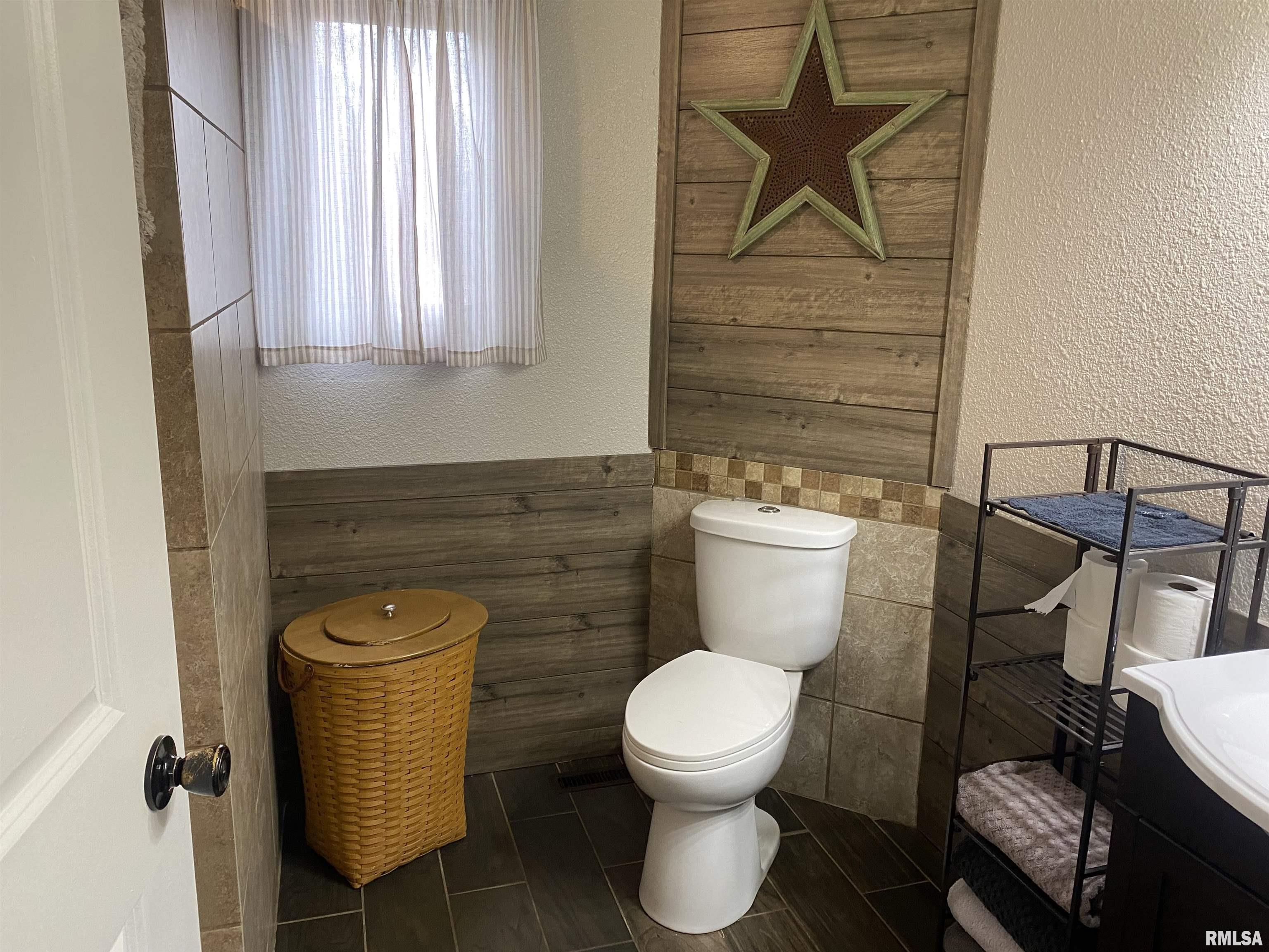 1102 Grayson Street Benton, IL 62812 - Photo 21 of 26 Gallery Image 21